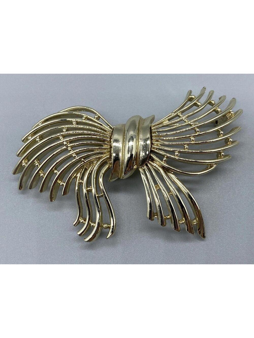 Elegant Vintage Gold Tone Signed BSK Ribbon Bow Pin Brooch